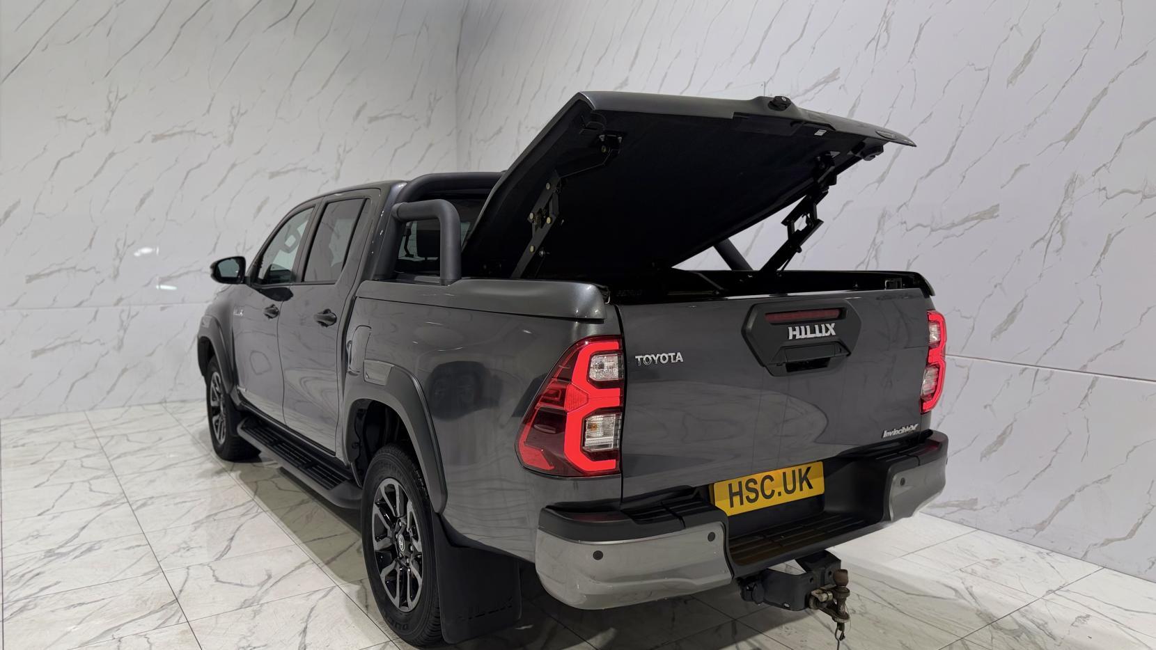 Toyota Hilux view 46
