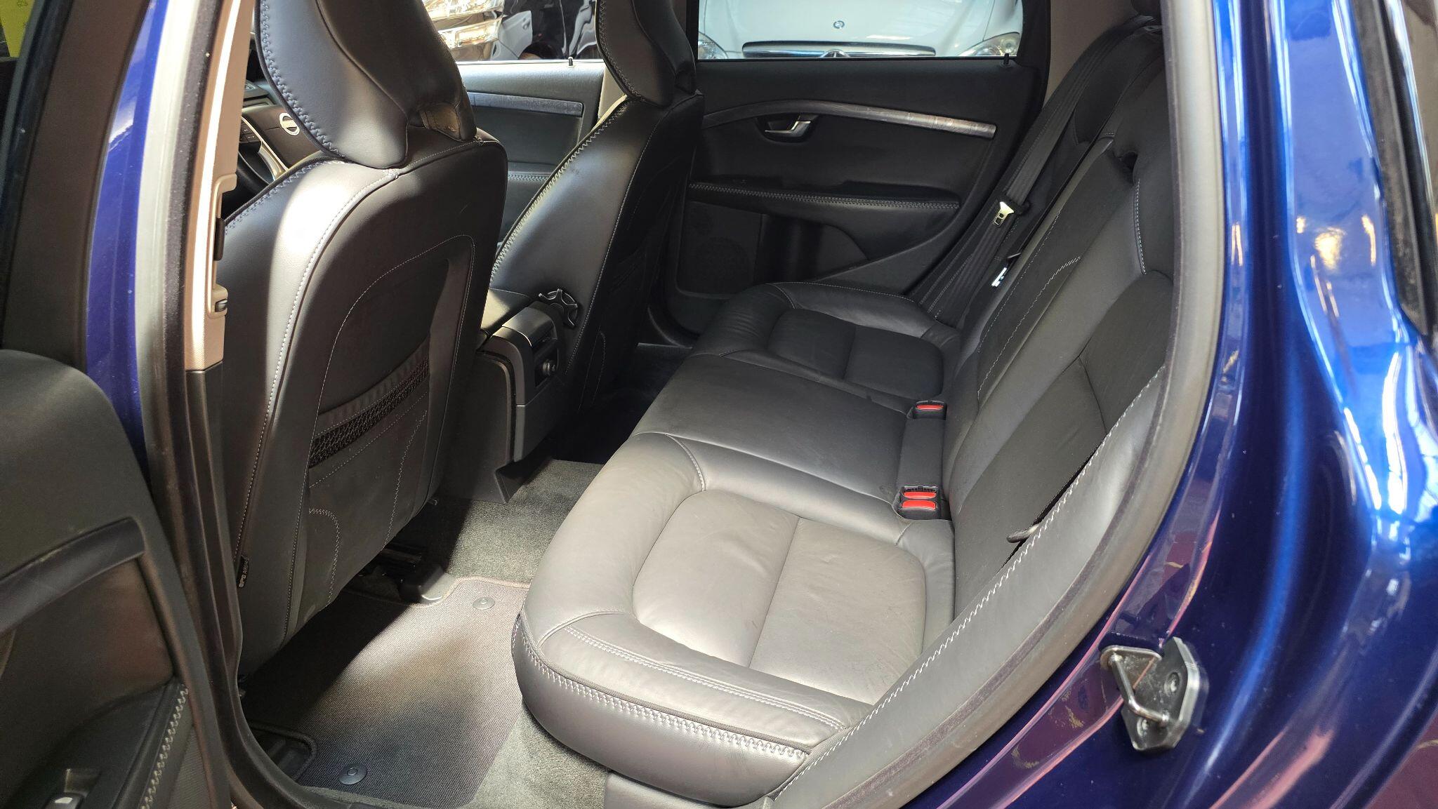 Volvo V70 view 16