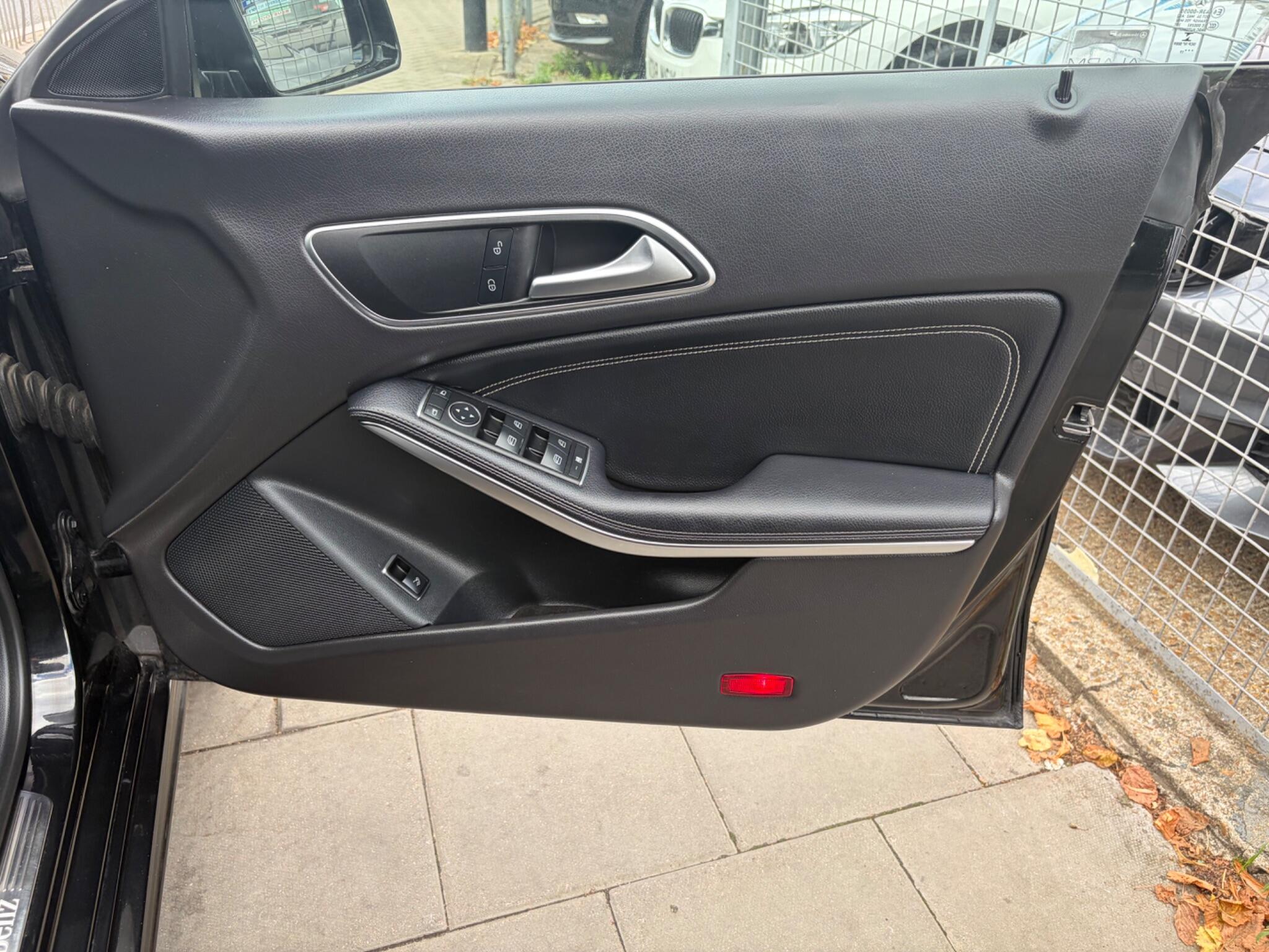 Mercedes-Benz Cla view 54