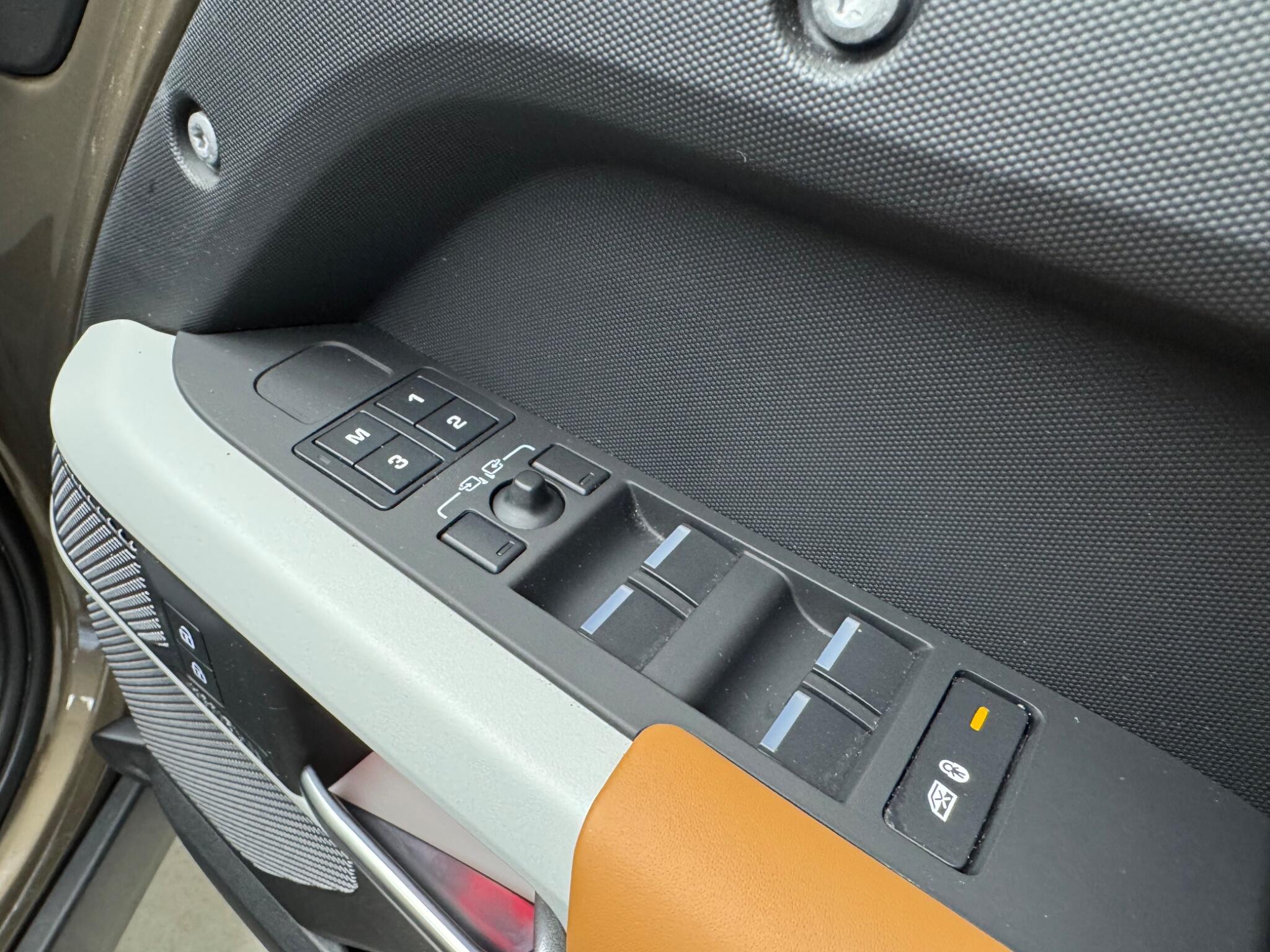 Land Rover Defender view 14
