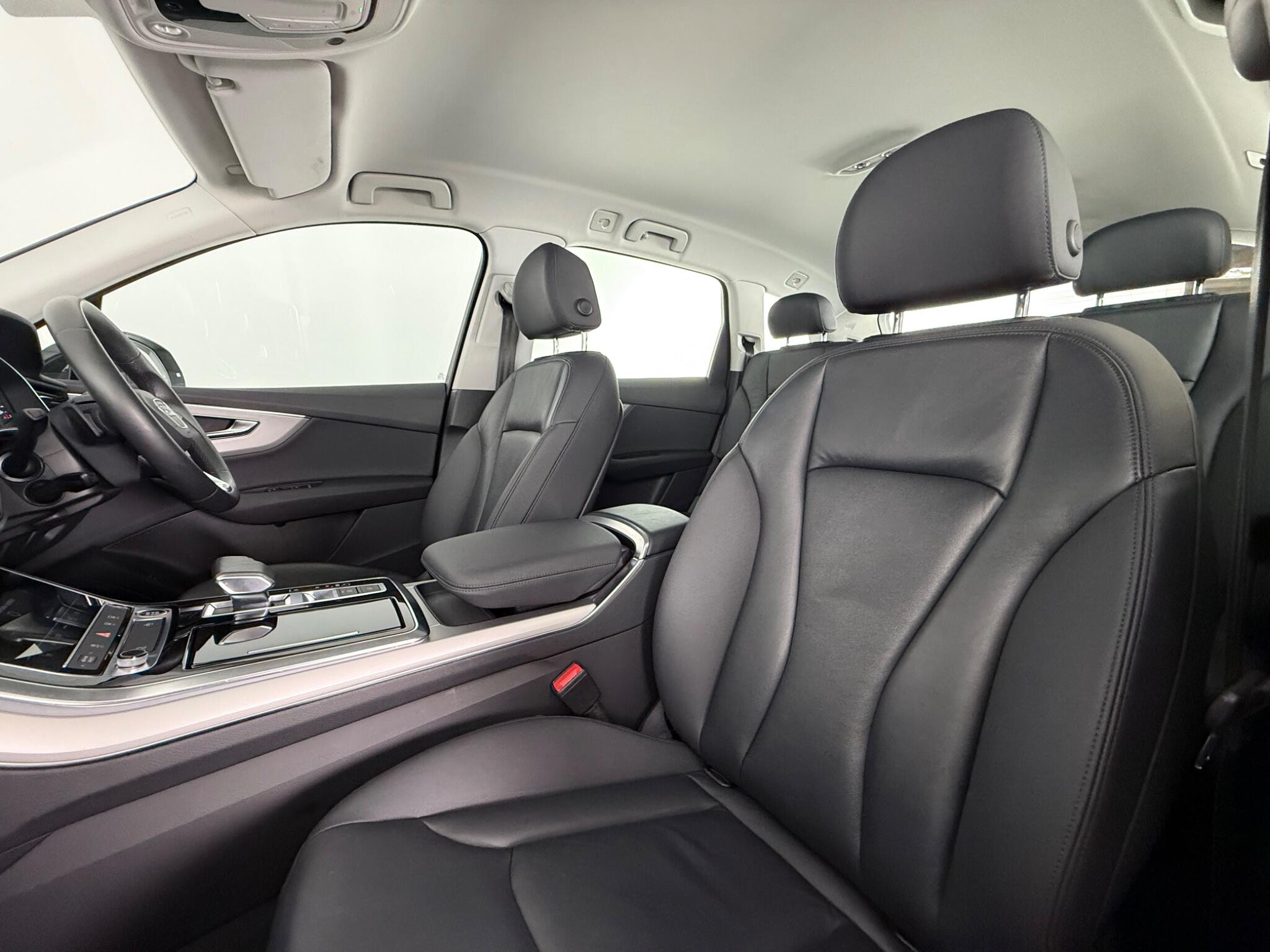 Audi Q7 view 33