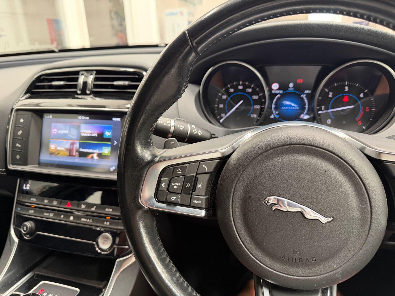 Jaguar Xe view 44