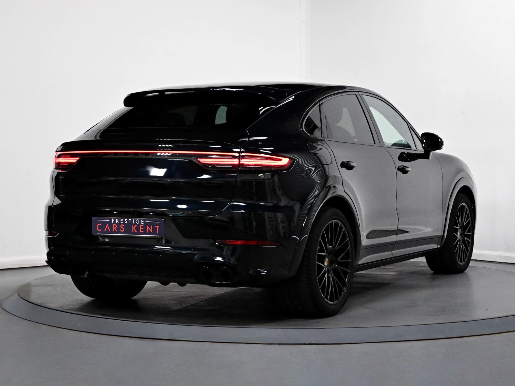 Porsche Cayenne view 22