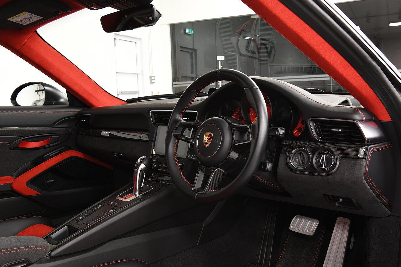 Porsche 911 view 4