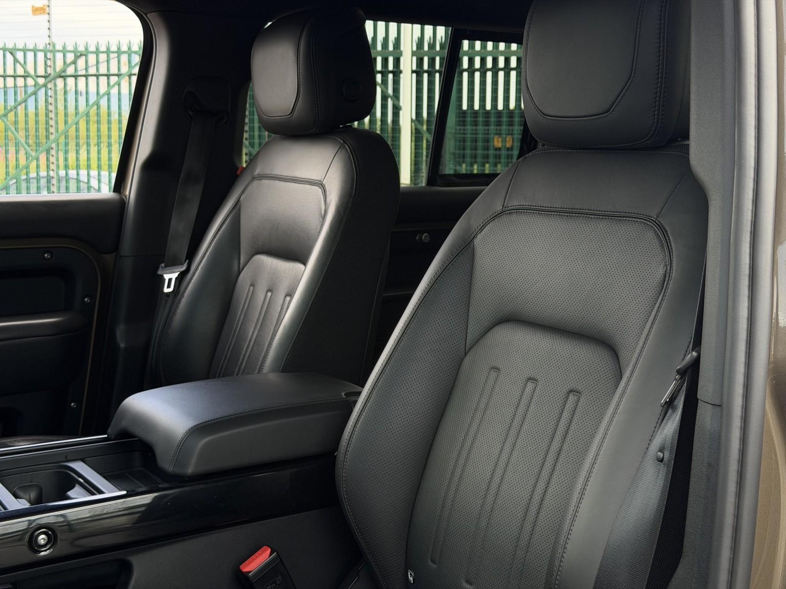 Land Rover Defender view 37