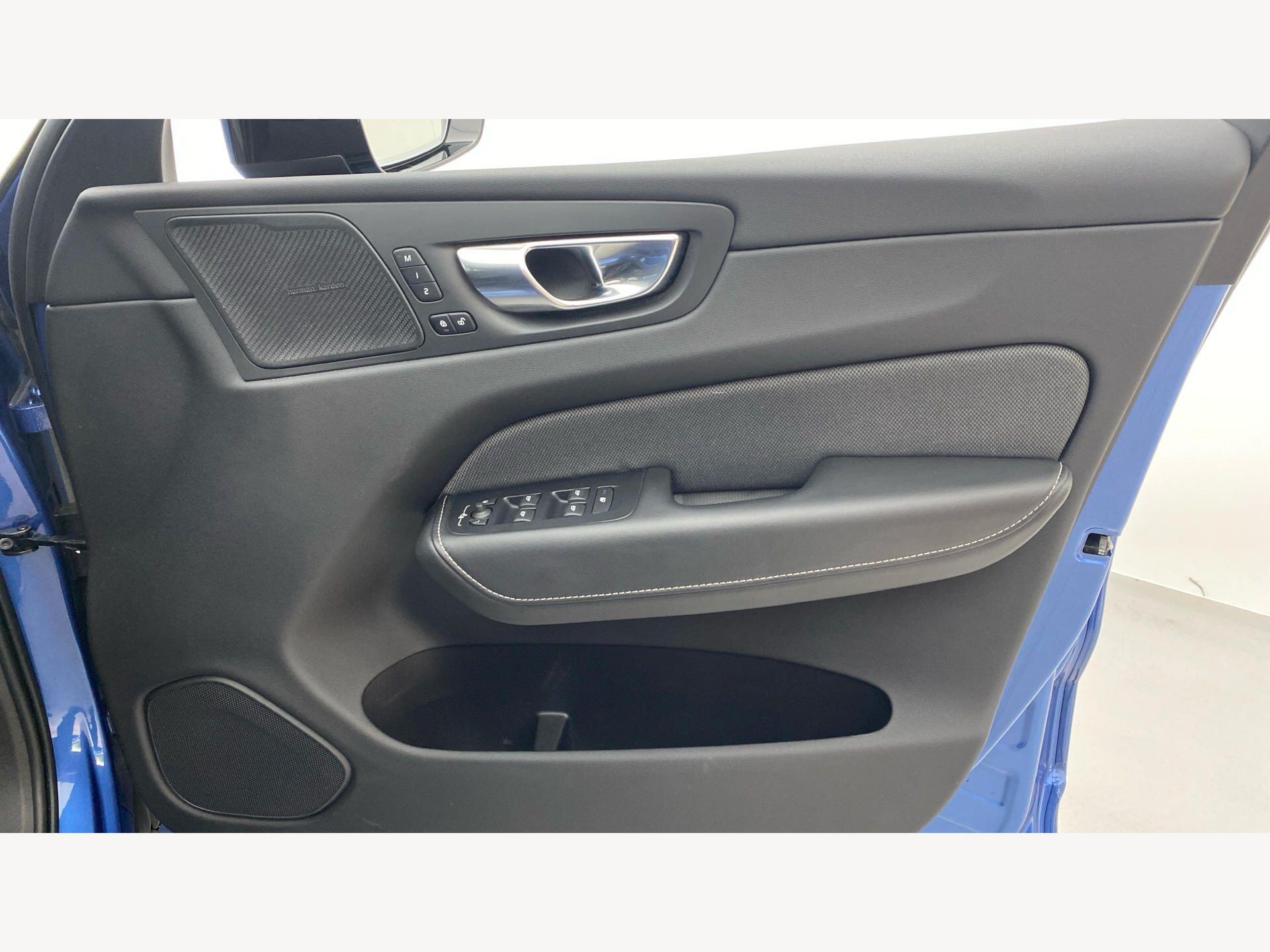 Volvo XC60 view 29