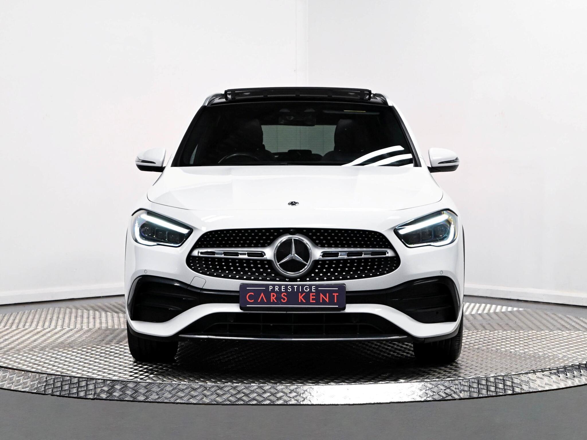 Mercedes-Benz Gla view 33