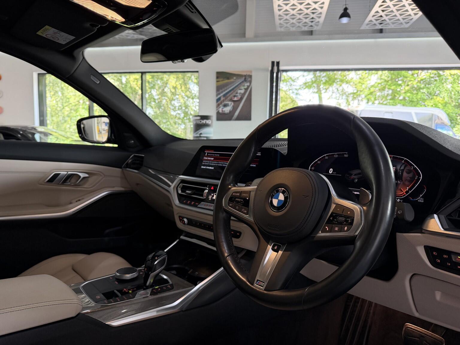 BMW 3 Series view 17