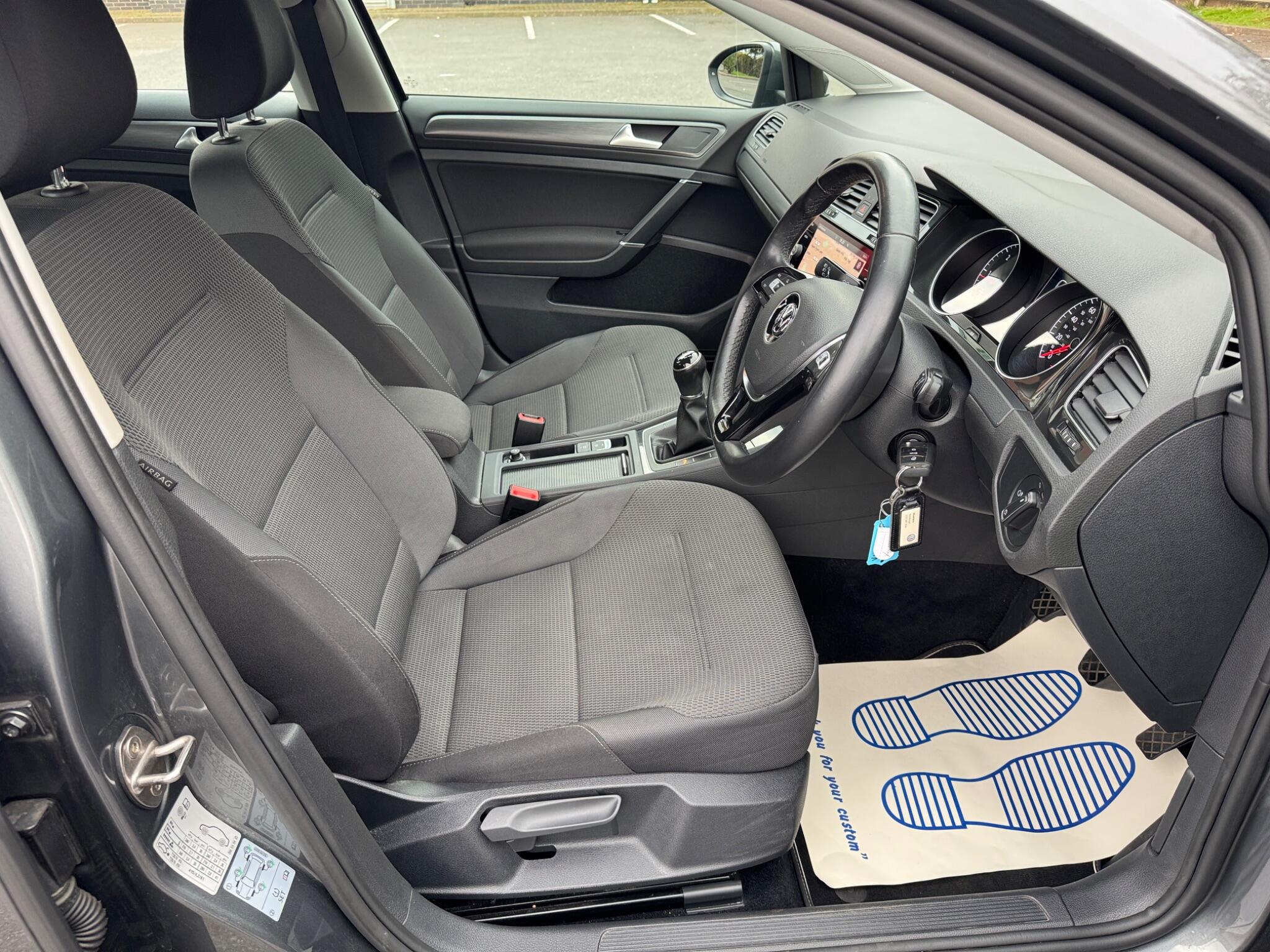 Volkswagen Golf view 21
