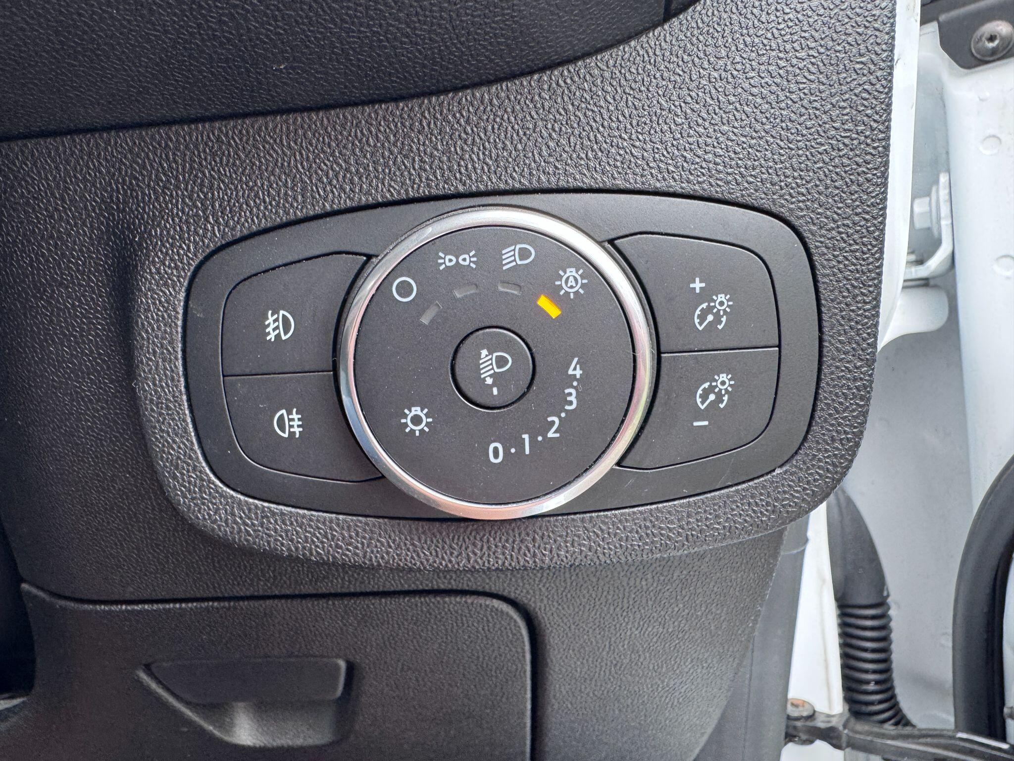 2017 Ford Fiesta image 42