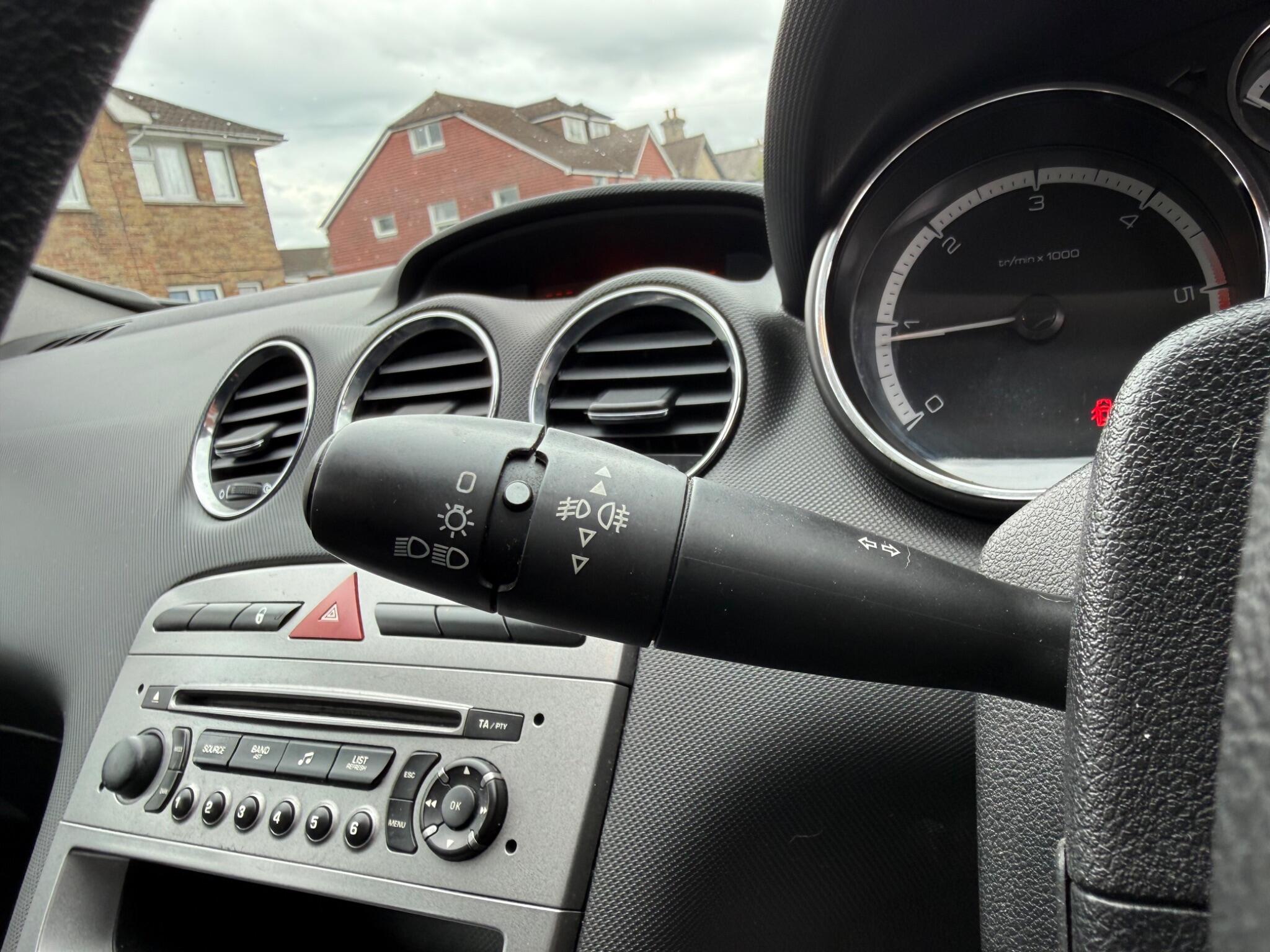 Peugeot 308 SW view 12