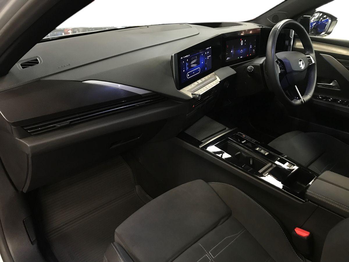 Vauxhall Astra view 5