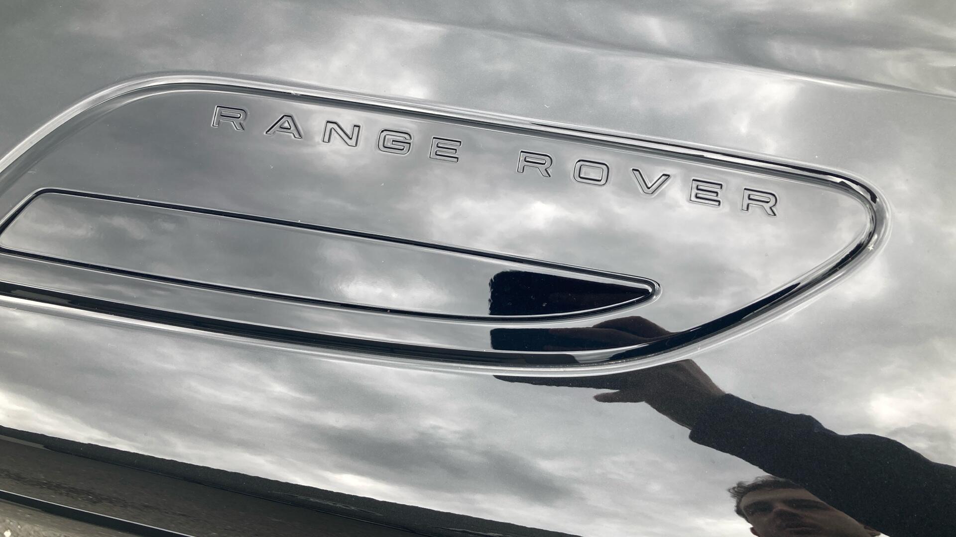 Land Rover Range Rover Velar view 32