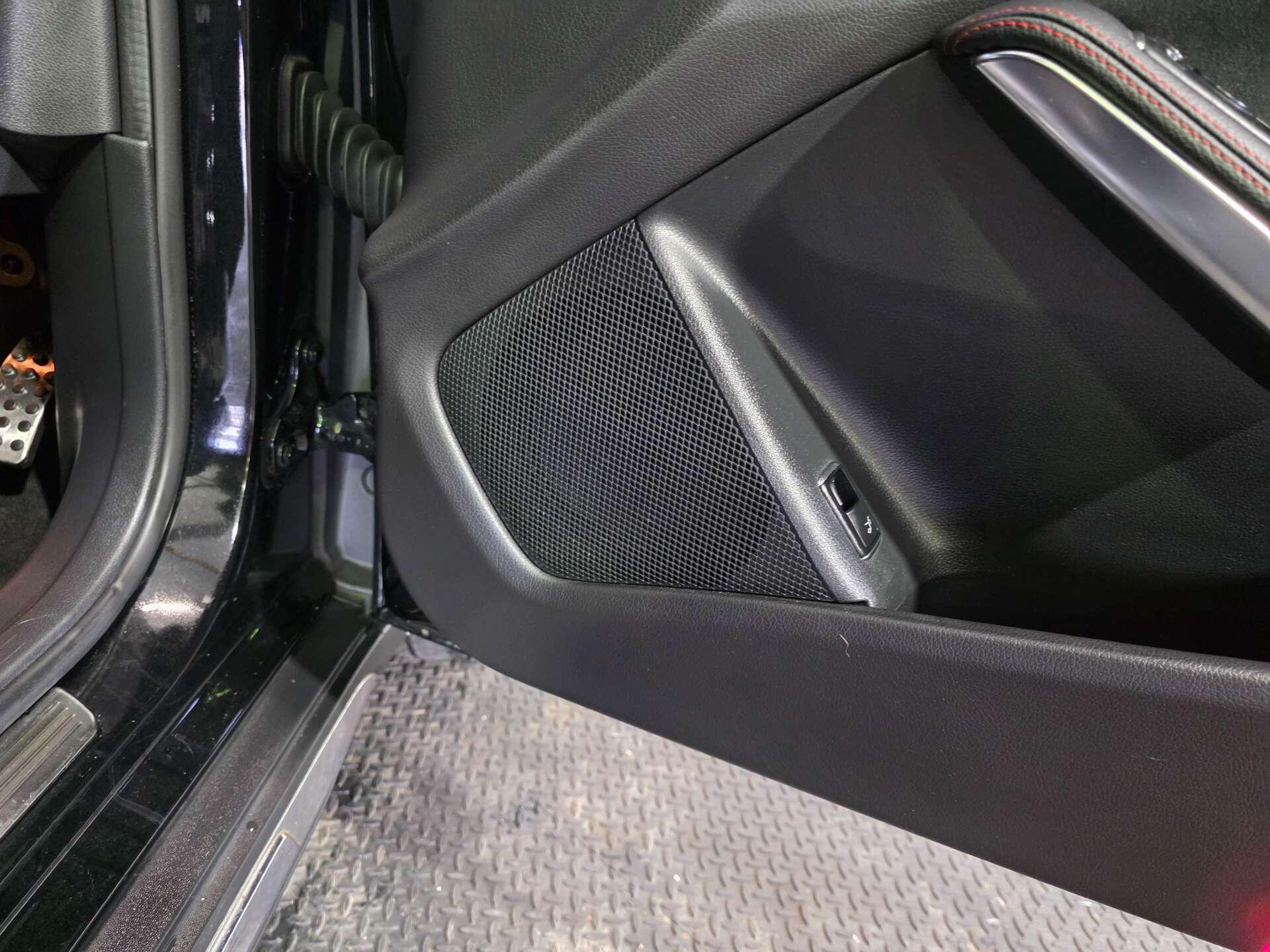 Mercedes-Benz GLA view 45