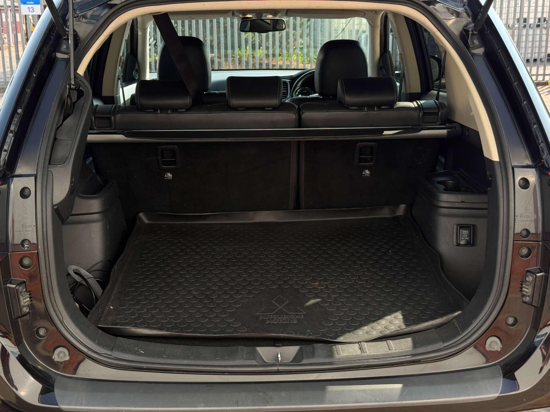 Mitsubishi Outlander view 29