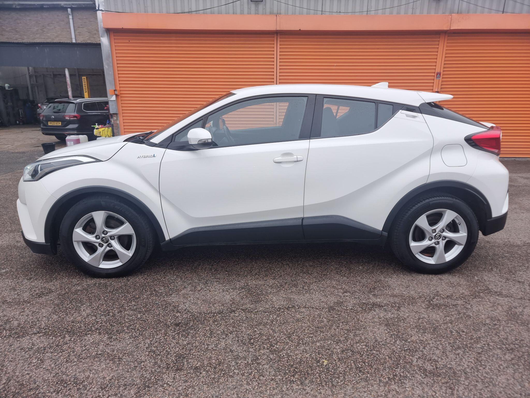 Toyota C-HR view 7