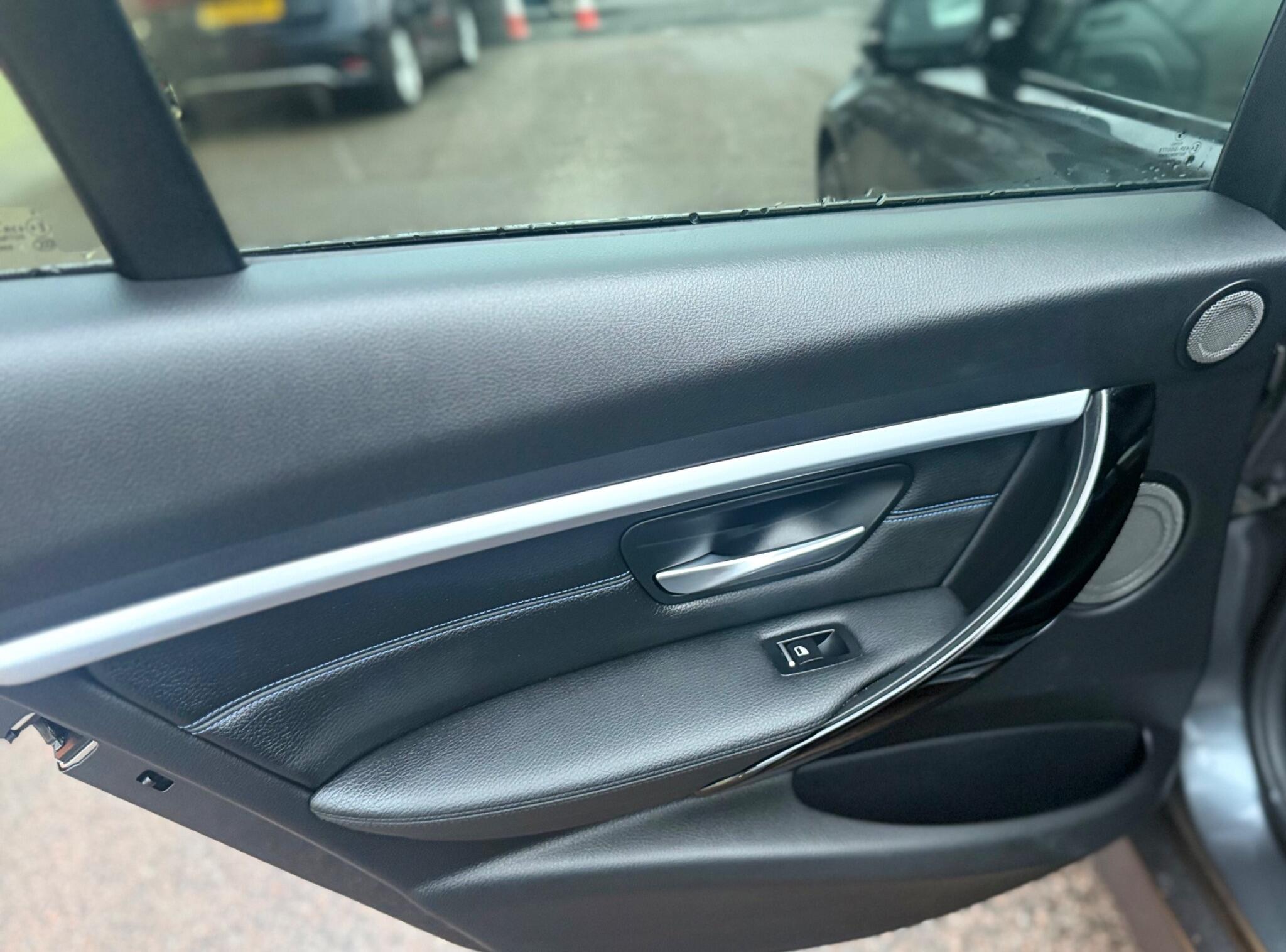 BMW 3 Series view 13