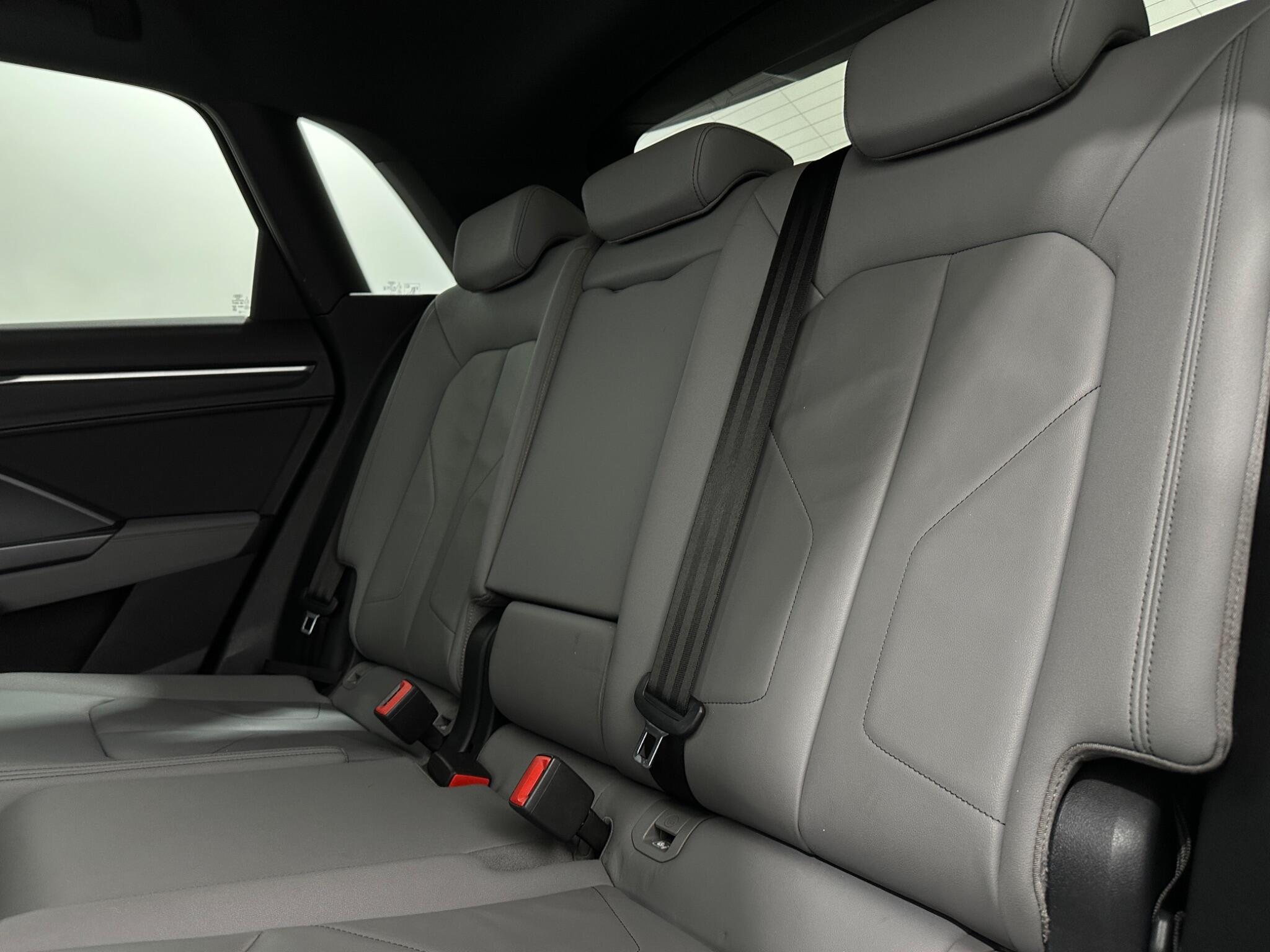Audi Q3 view 38