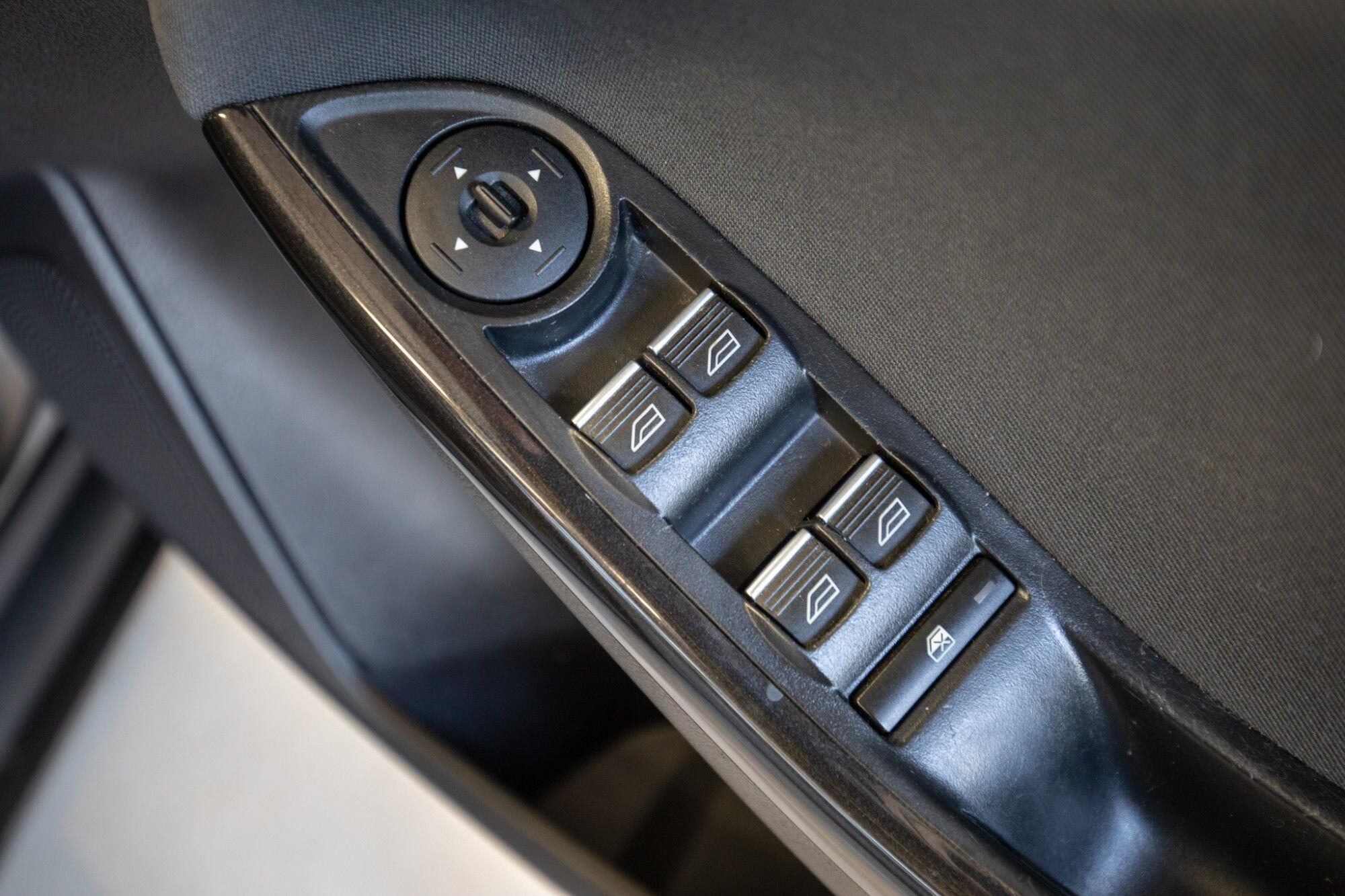 Ford Focus view 14