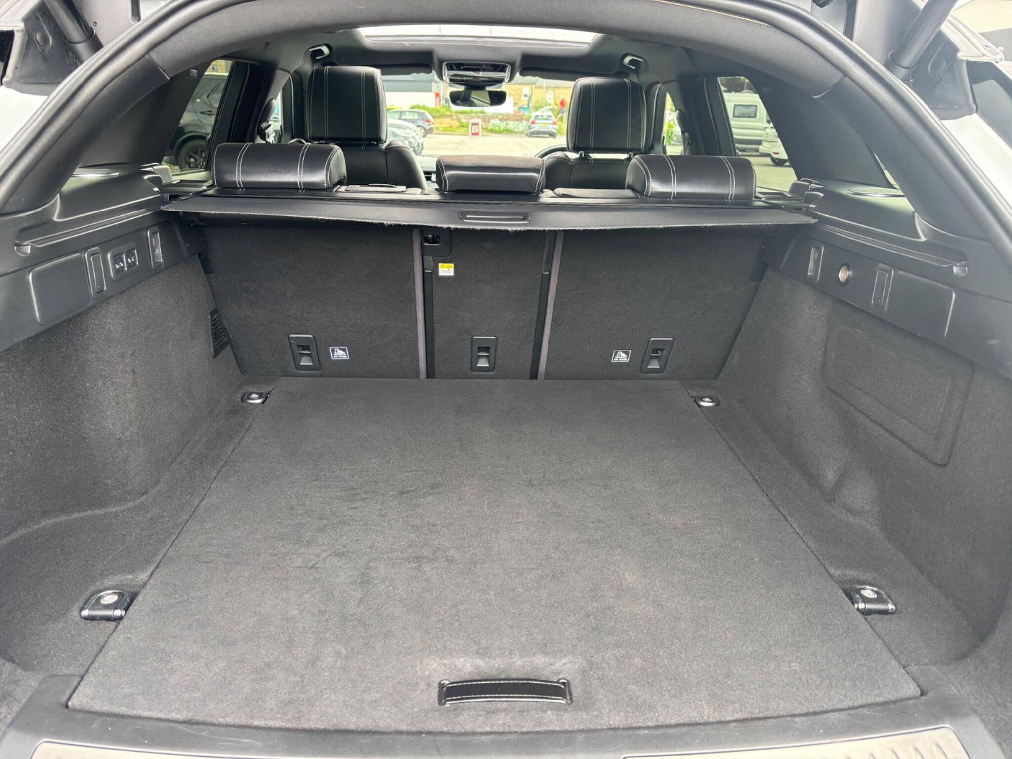 Land Rover Range Rover Velar view 36