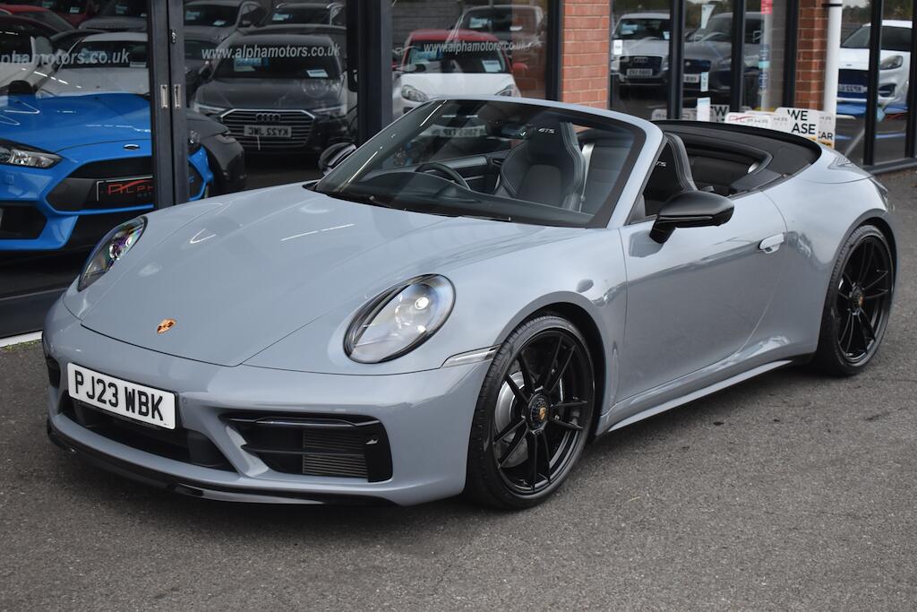 Porsche 911 view 17
