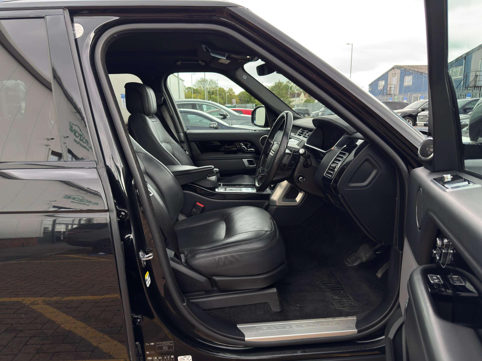 Land Rover Range Rover view 19