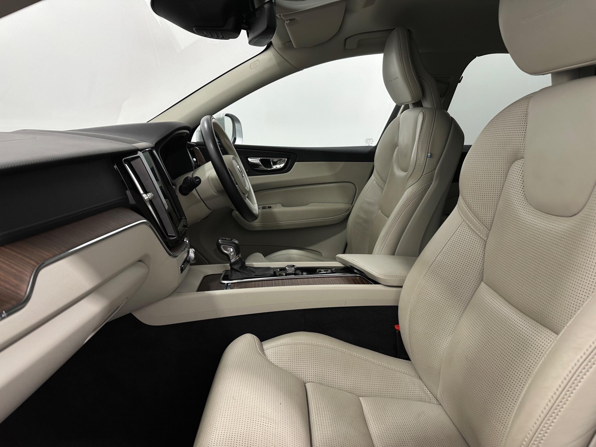 Volvo XC60 view 35