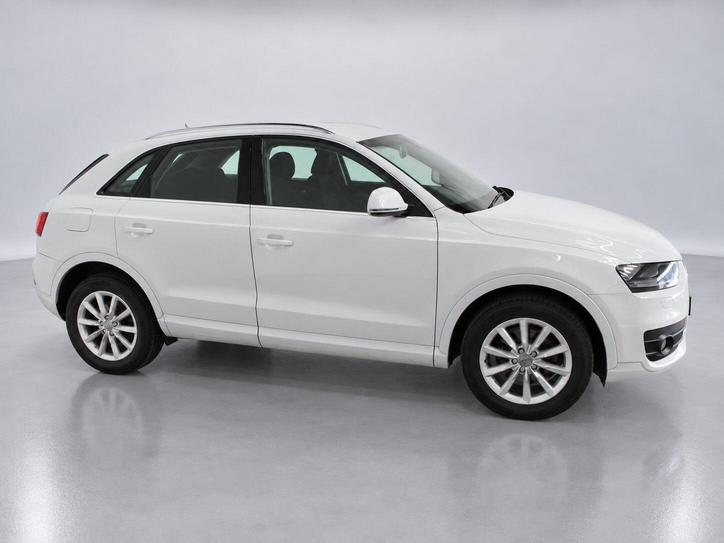 Audi Q3 view 4