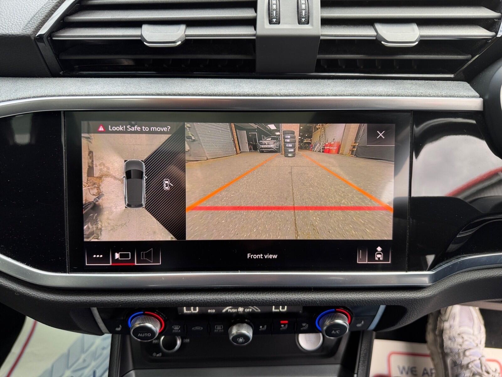 Audi Q3 view 21
