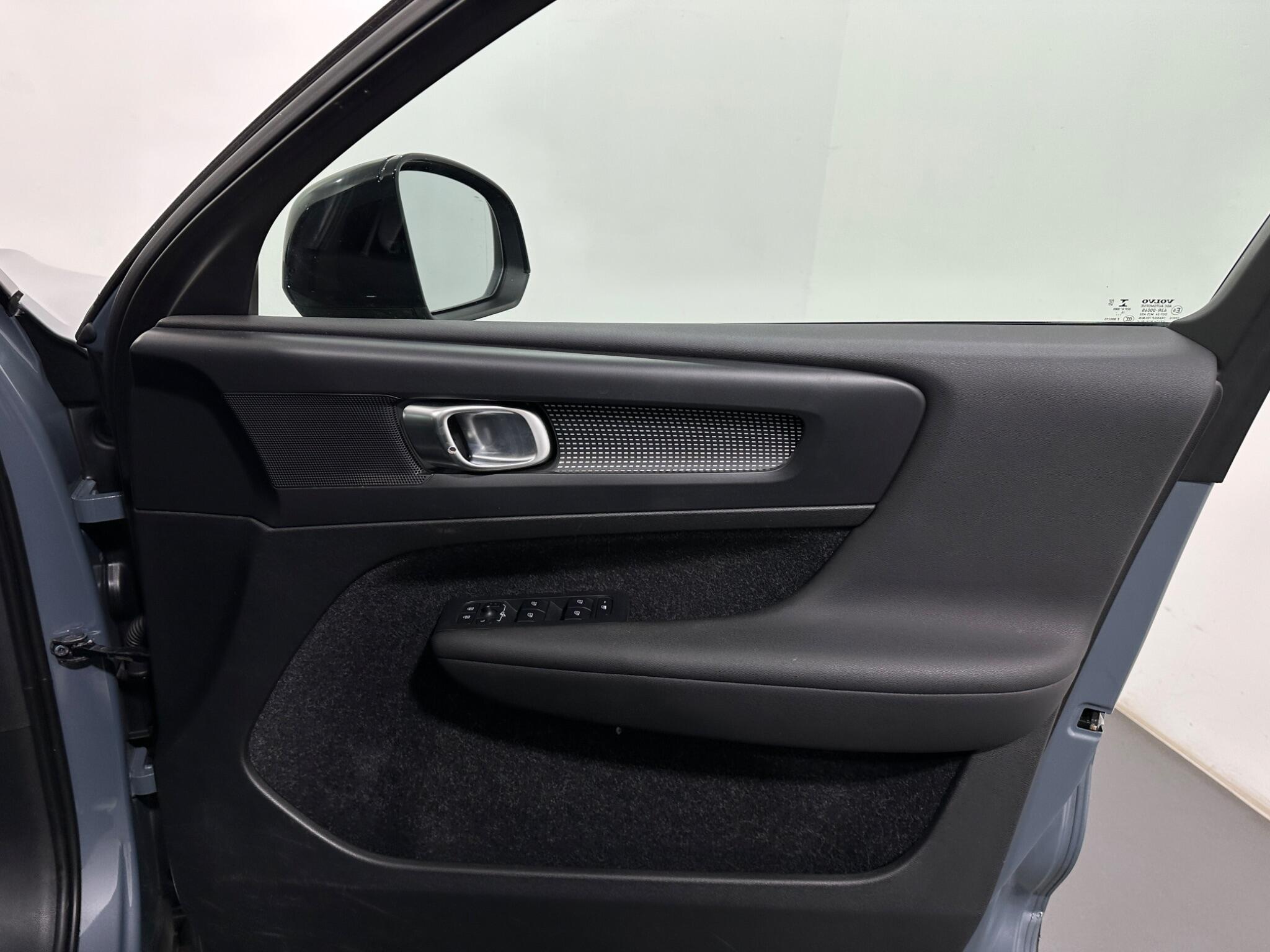 Volvo XC40 view 32