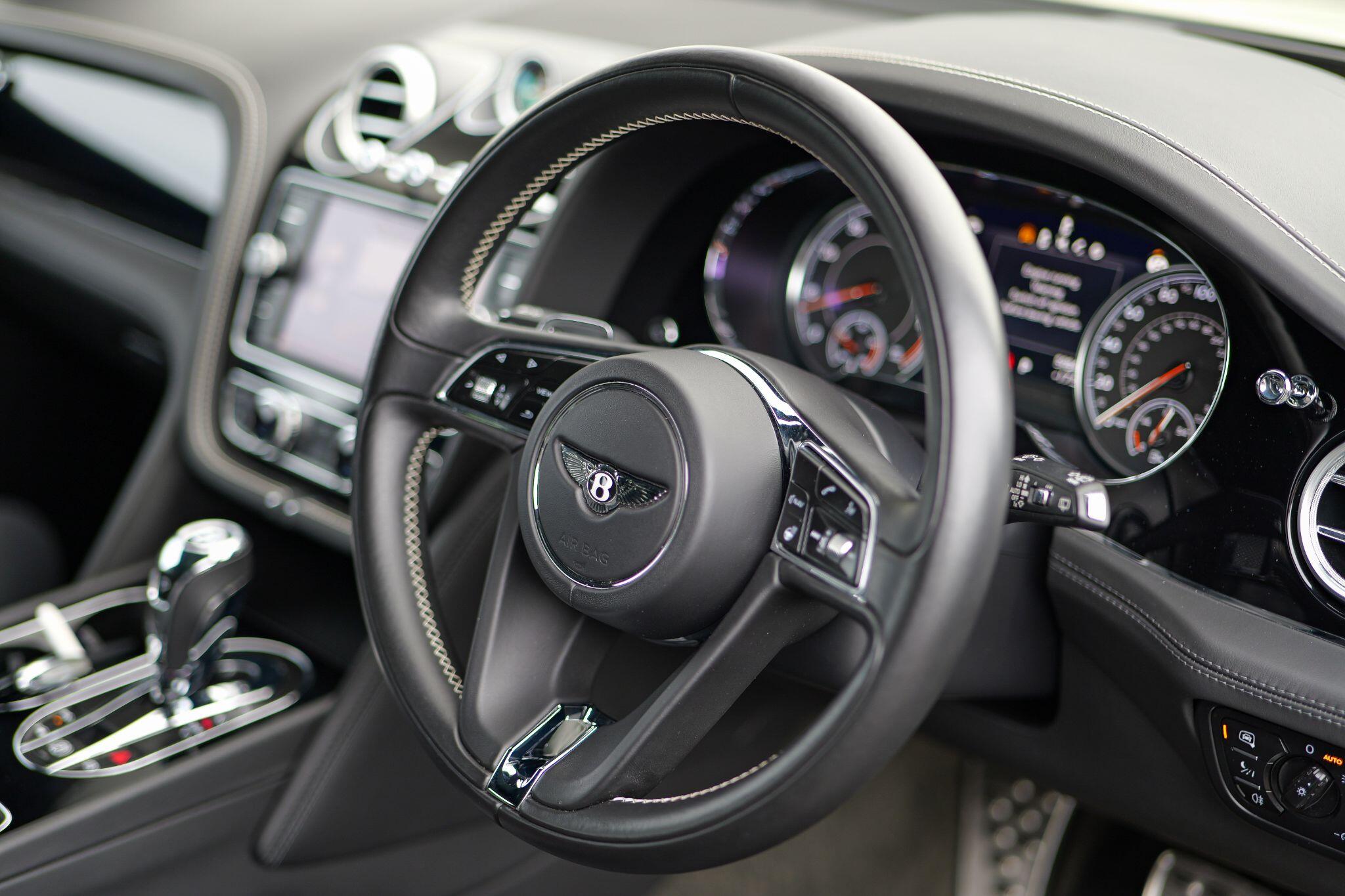 Bentley Bentayga view 14