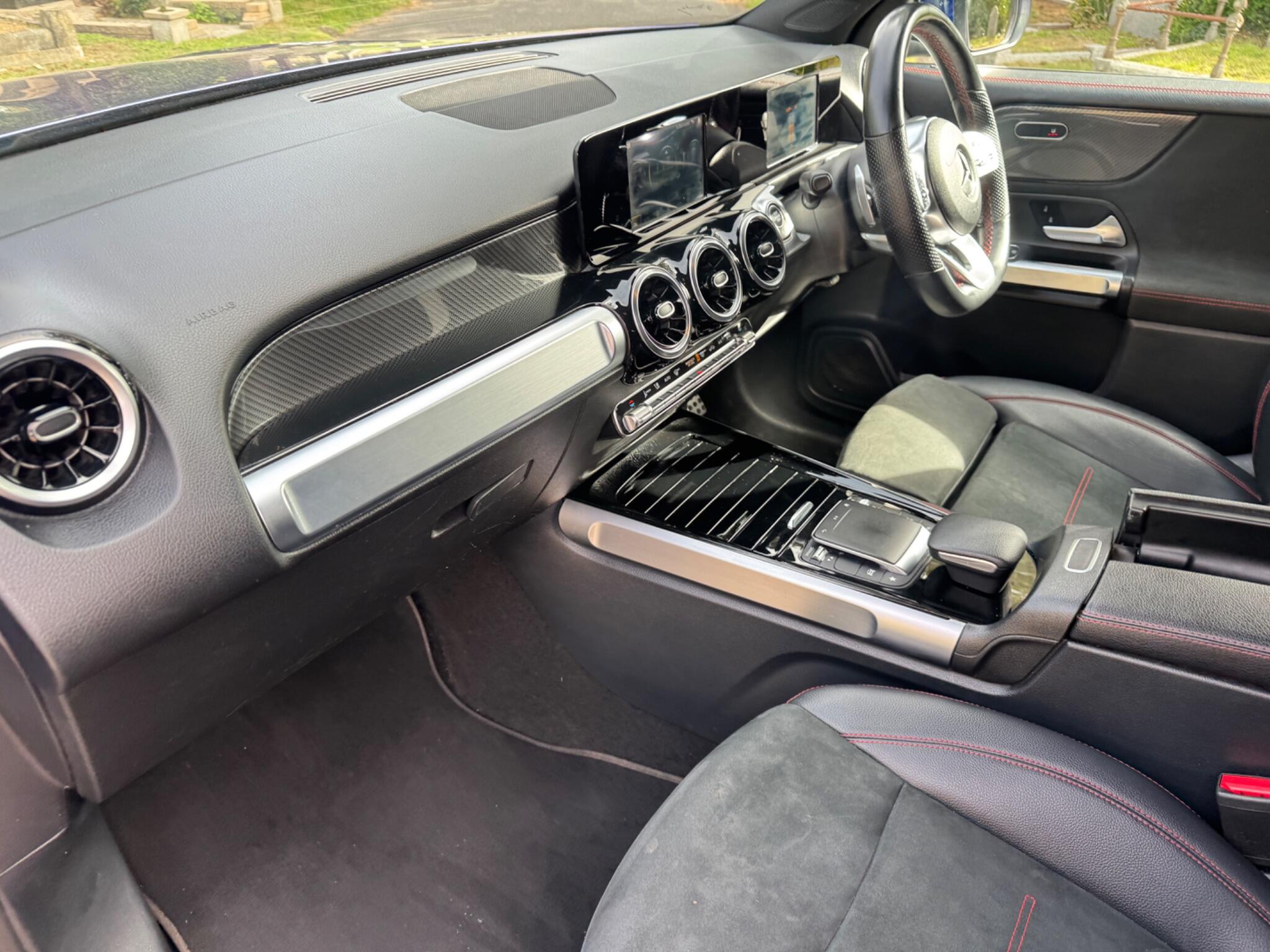 Mercedes-Benz GLB view 26
