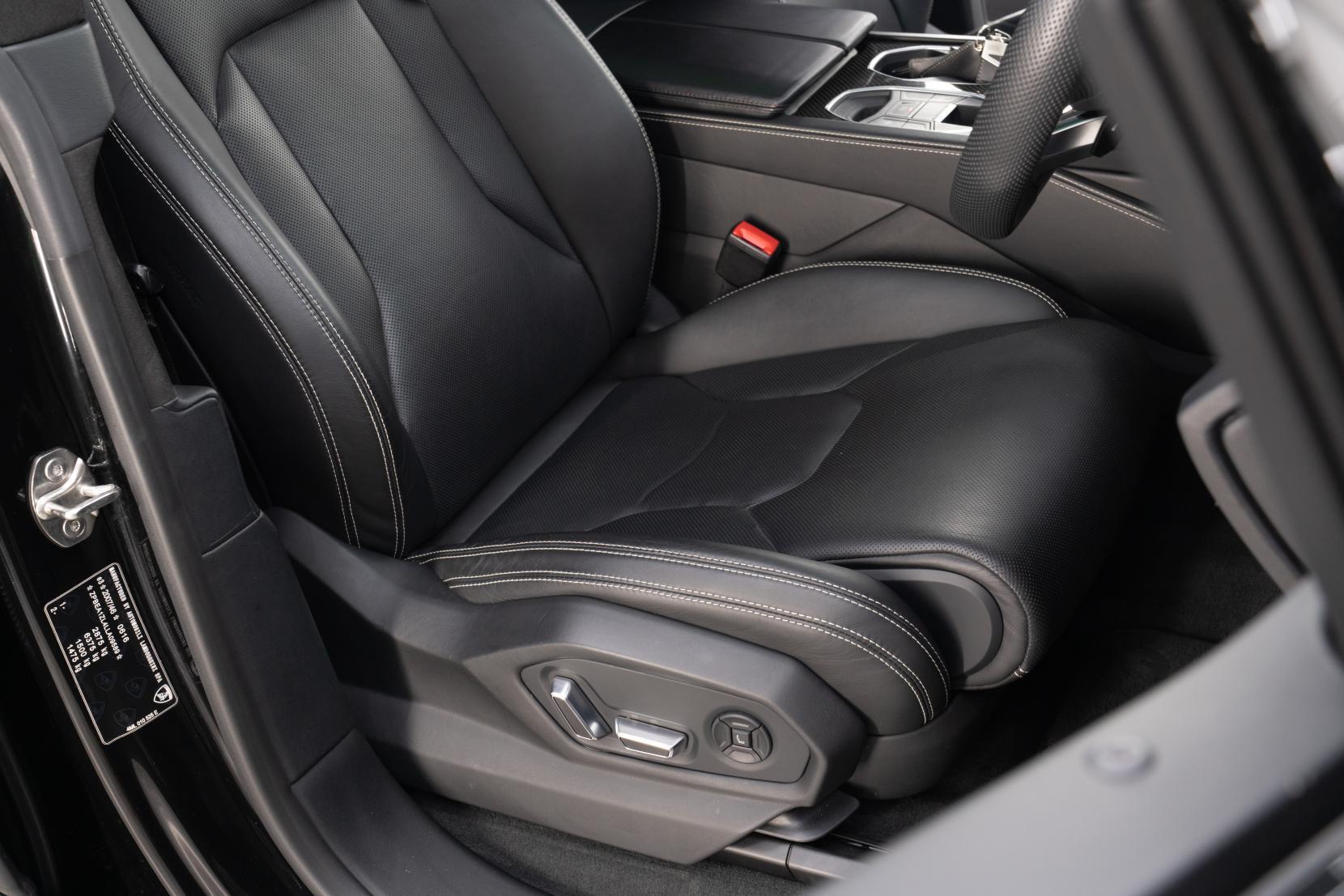 Lamborghini Urus view 8