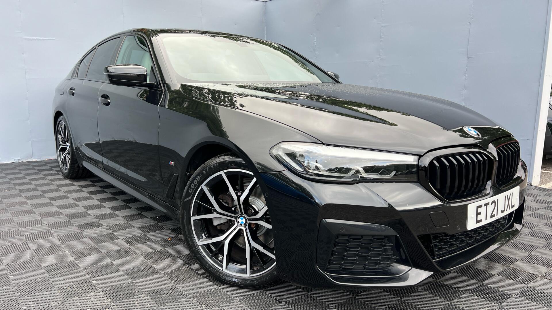 BMW 5 Series view 24