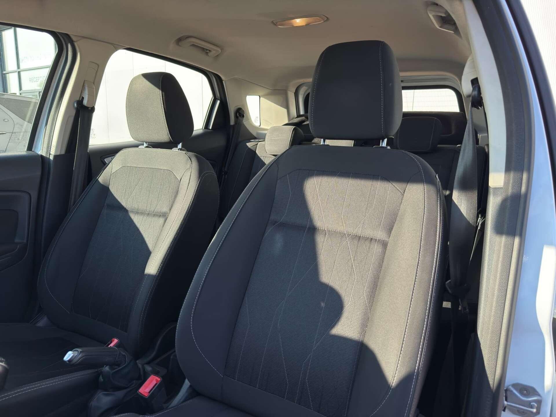 Ford Ecosport view 48