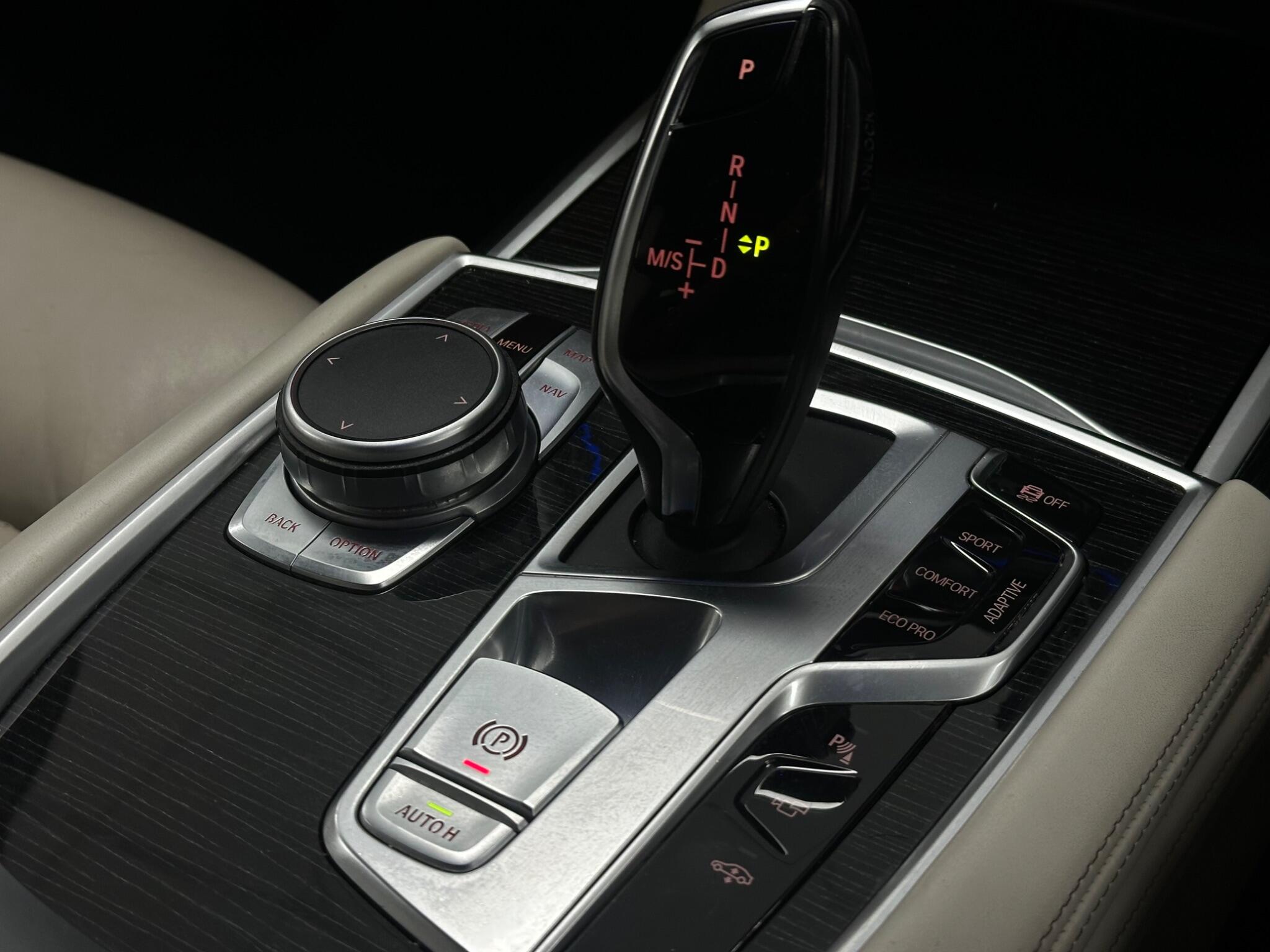 BMW 7 Series view 23