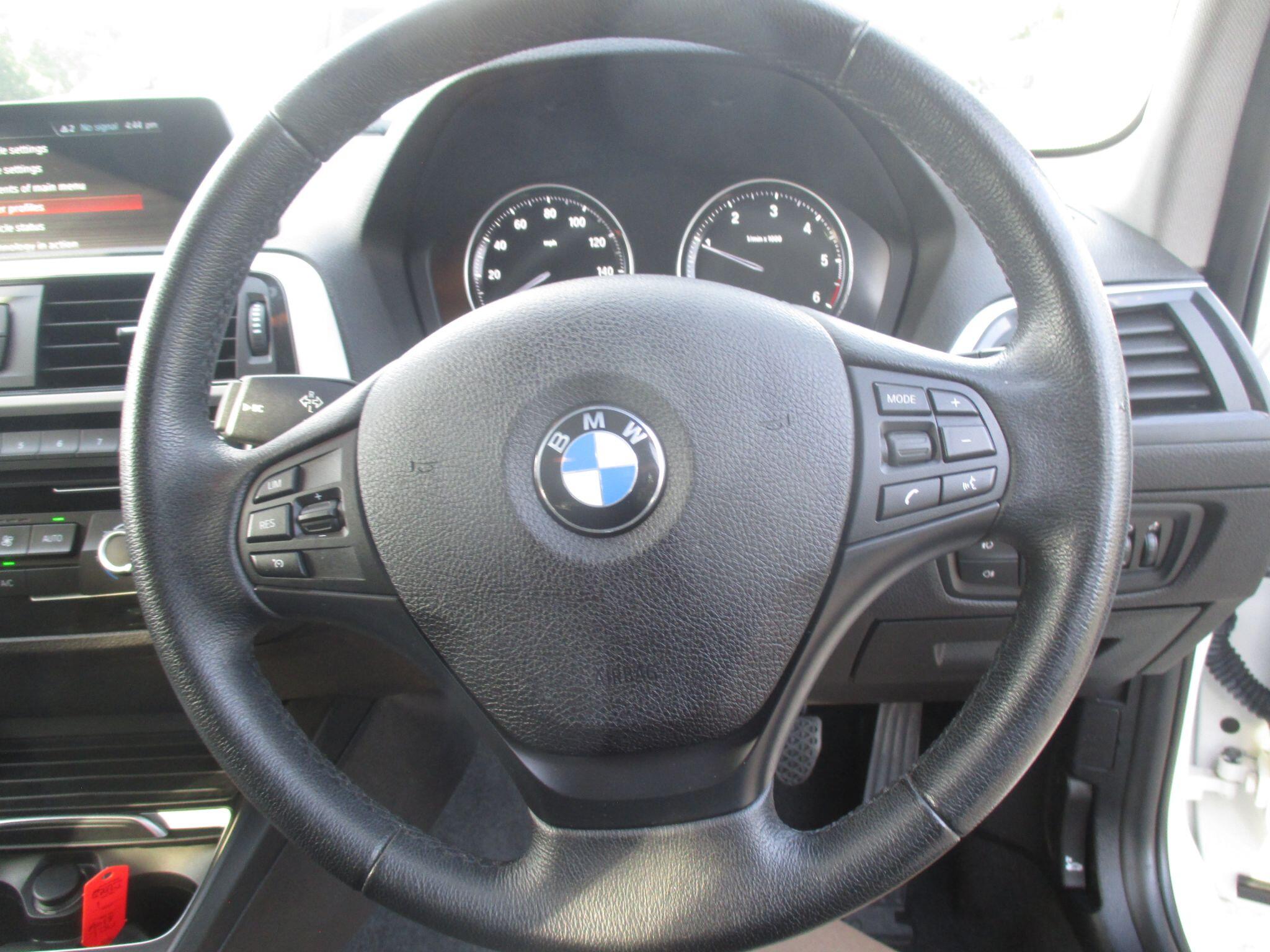 BMW 1 Series view 35
