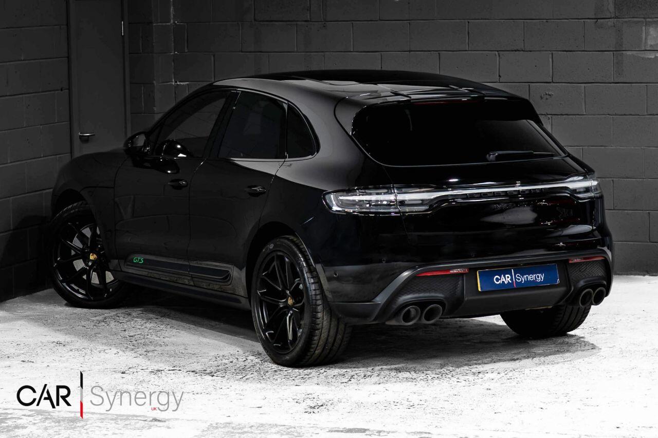 Porsche Macan view 3