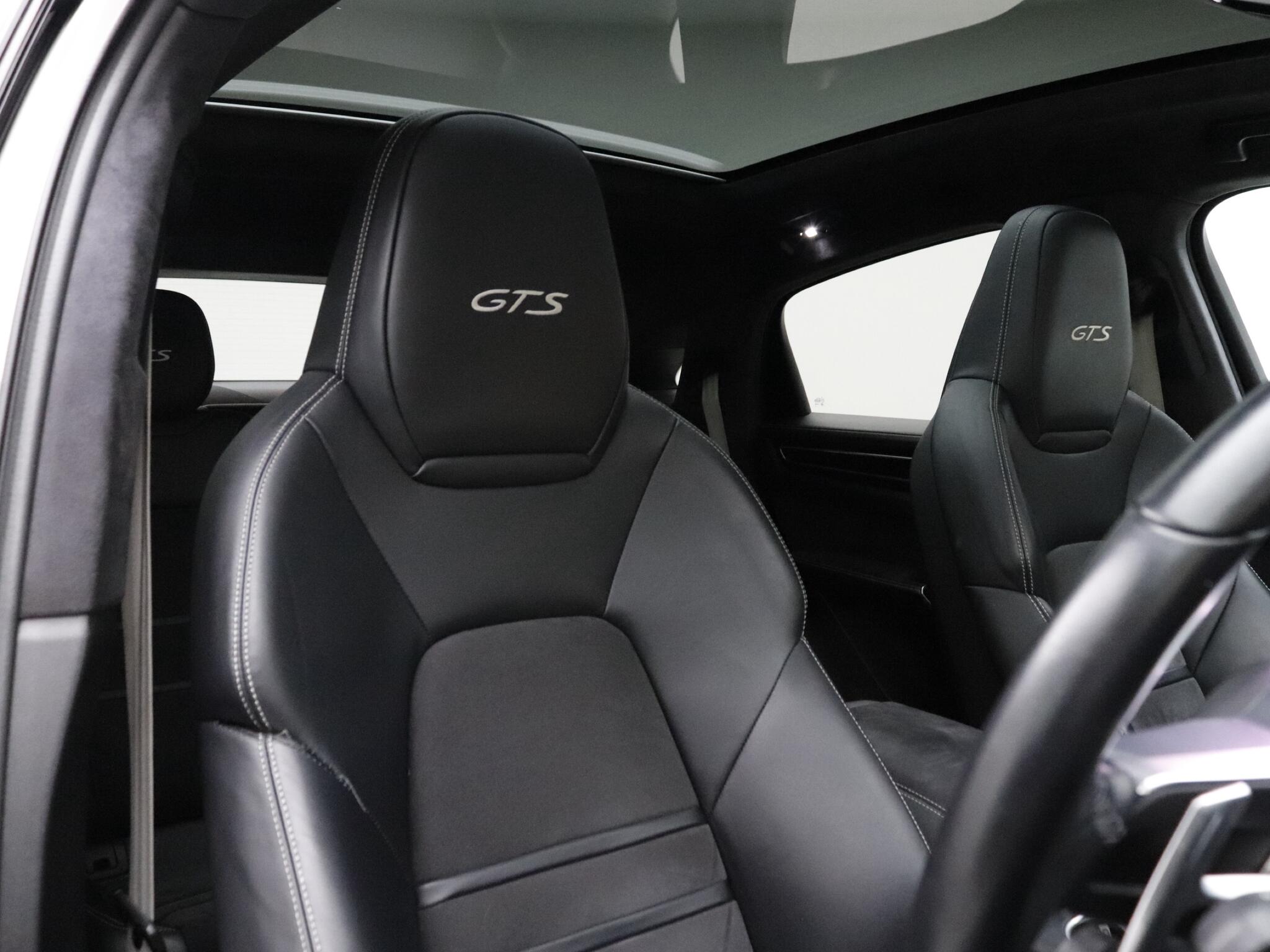 Porsche Cayenne view 15