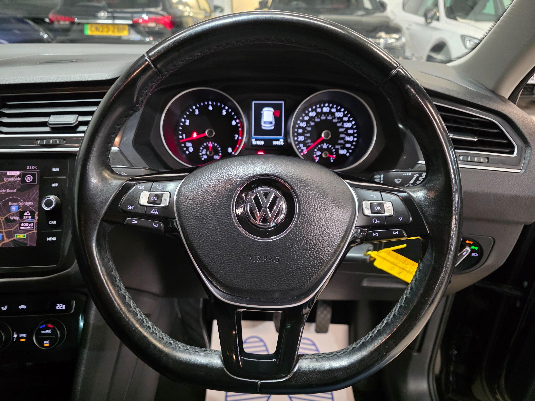 Volkswagen Tiguan view 14