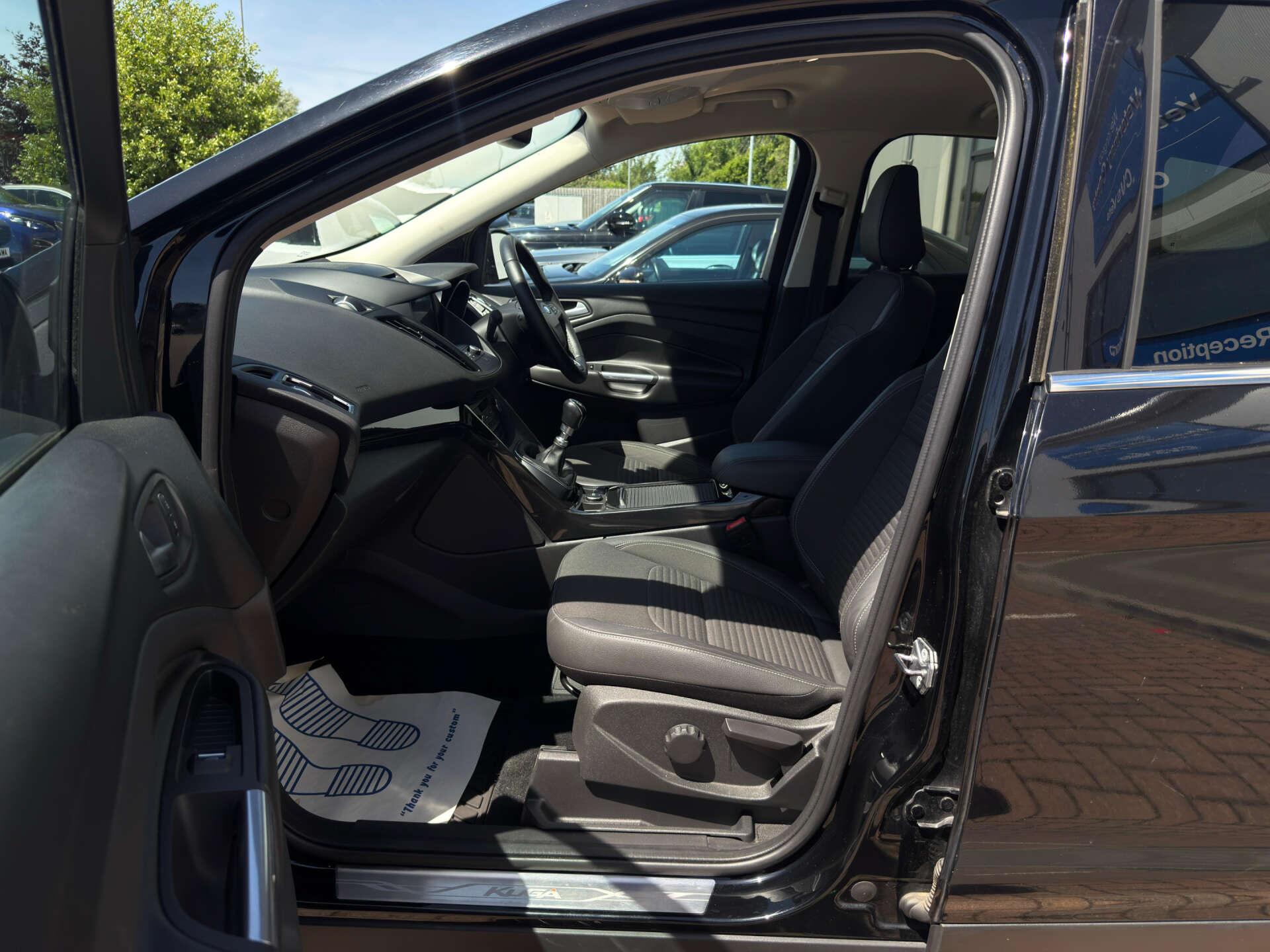 Ford Kuga view 45