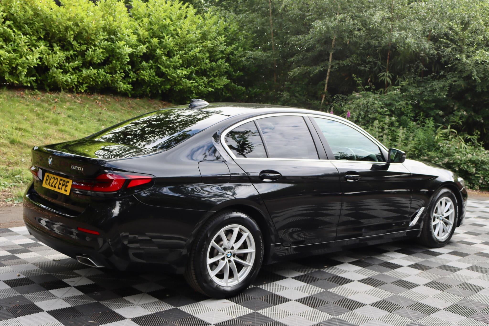 BMW 5 Series view 16