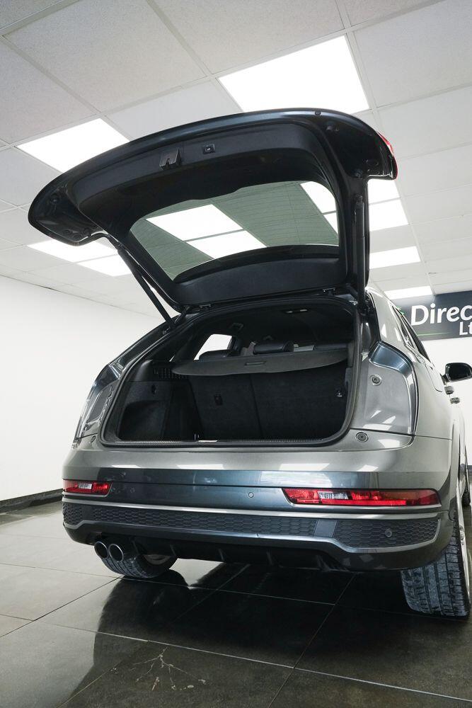 Audi Q3 view 8