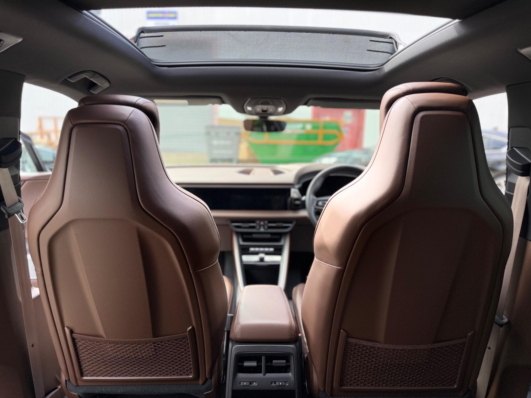 Porsche Macan view 16