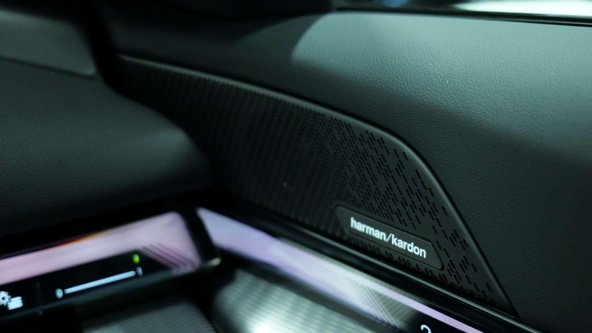 BMW 5 Series view 26