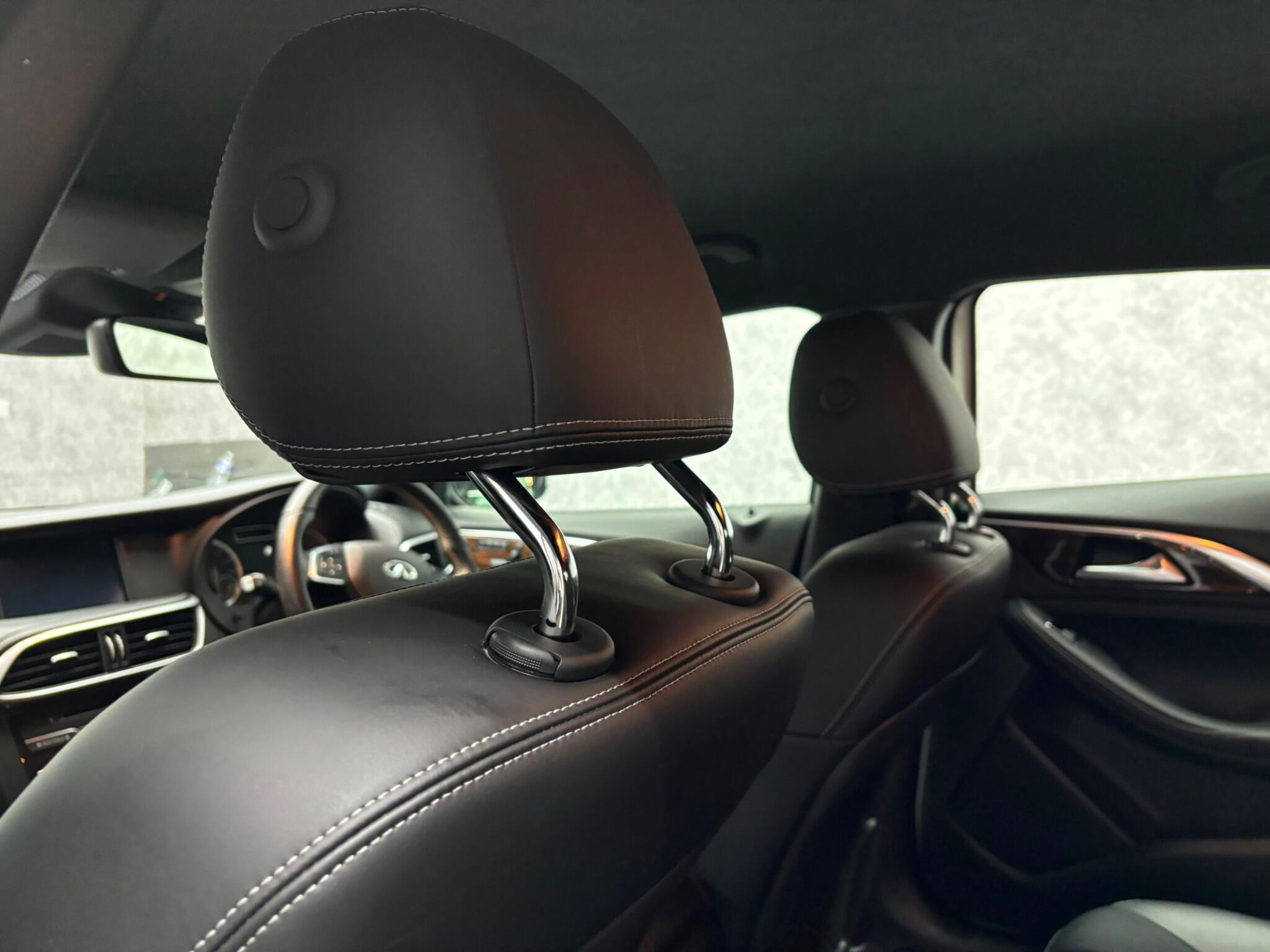 Infiniti Q30 view 16