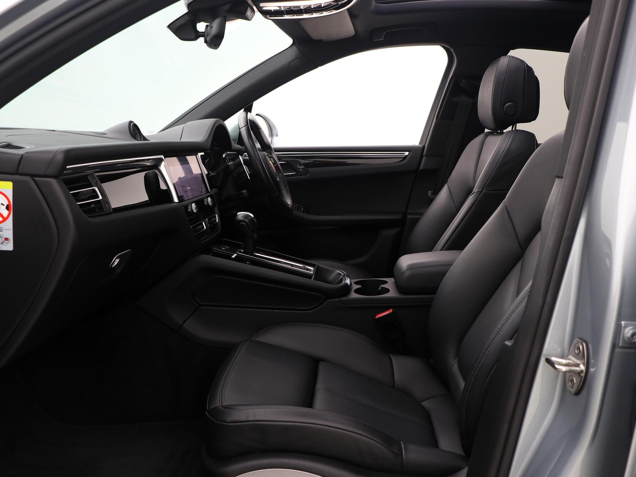 Porsche Macan view 37
