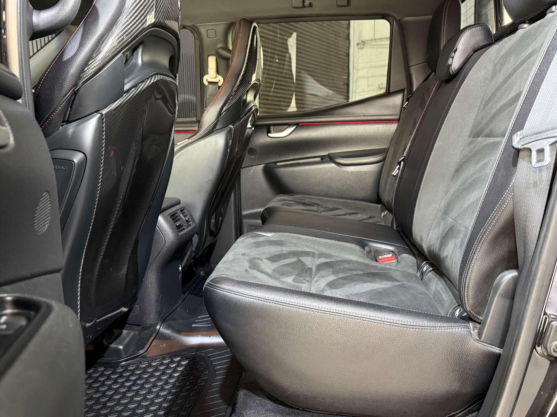 Mercedes-Benz X Class view 14