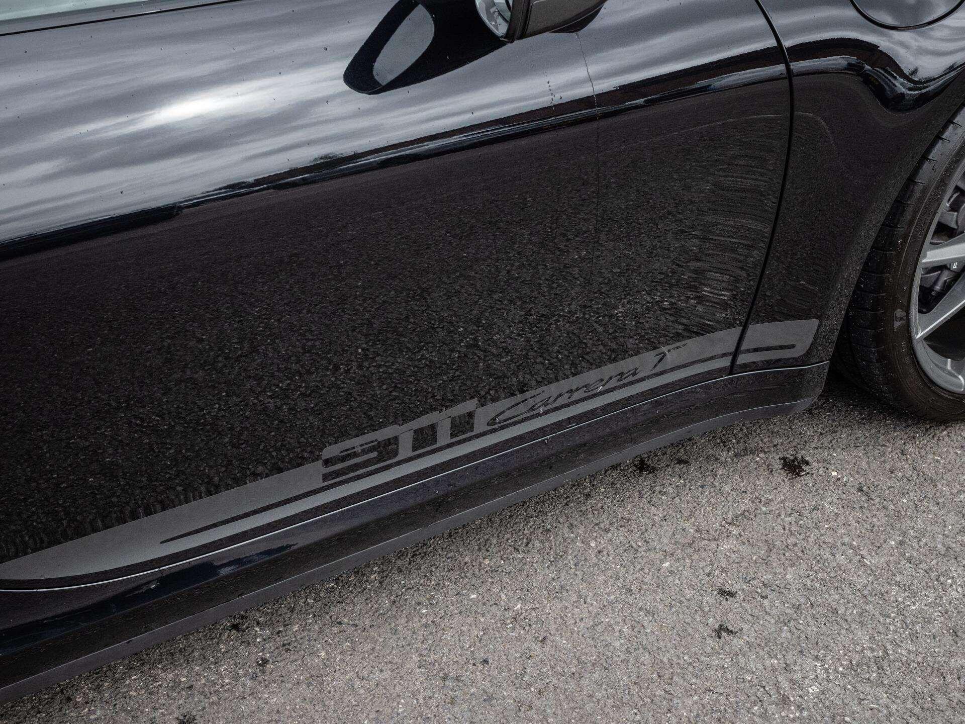 Porsche 911 view 40