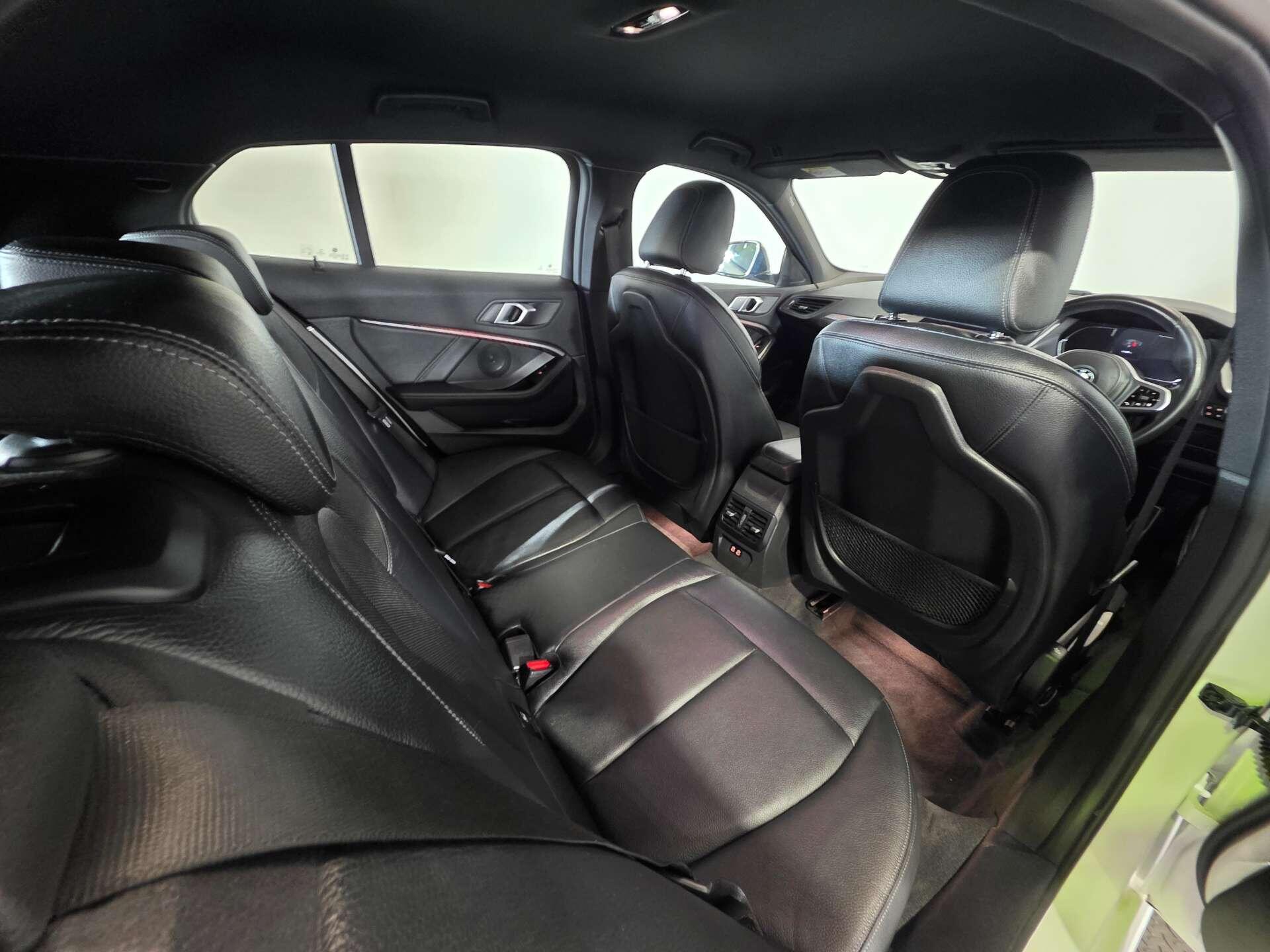 BMW 1 Series view 38